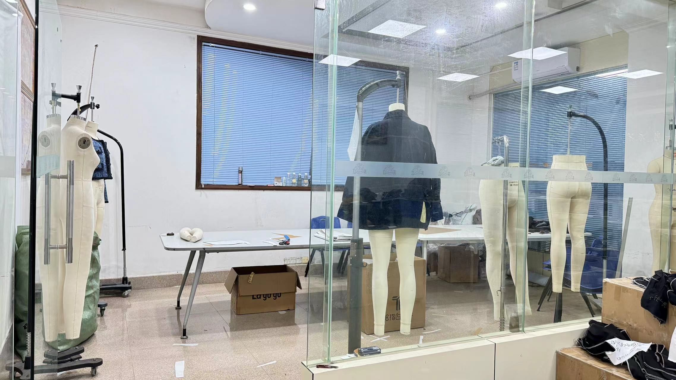 Guangdong Shunde Leka Clothing Design Co., Ltd línea de producción de fábrica