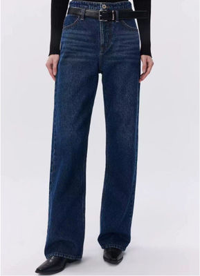 Pantalones de jeans de cintura alta y piernas rectas.