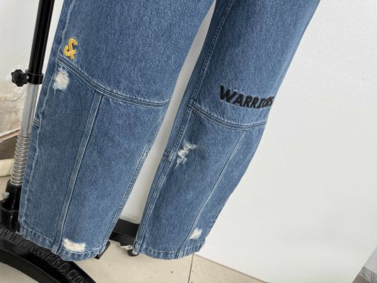 Básico fondo de denim con bordado de alta precisión para un diseño único
