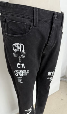 Bajo de denim de tela cómoda y transpirable para usar todo el día