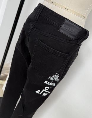 Bajo de denim de tela cómoda y transpirable para usar todo el día