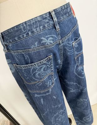 Jeans de piernas rectas para hombres Diseño de bolsillo trasero práctico y elegante