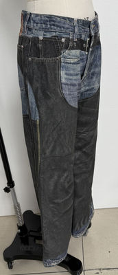 Jeans de corte recto de ilusión de dos piezas falsas con parches de impresión digital inspirados en vintage