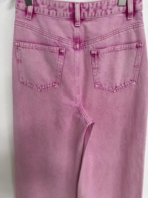 Jeans de jeans rosados de diseño de piernas largas extra largas para un efecto de alargamiento de piernas