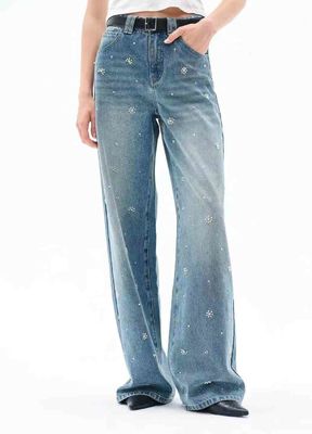 Jeans de cintura alta y piernas anchas para una silueta clásica y halagadora