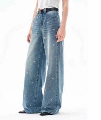 Jeans de cintura alta y piernas anchas para una silueta clásica y halagadora