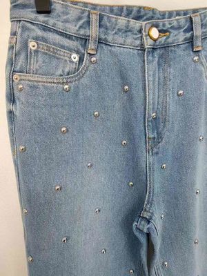 Estrella como pernos en las piernas Denim Bajo para un aspecto único, sobresaliente