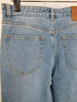 Estrella como pernos en las piernas Denim Bajo para un aspecto único, sobresaliente