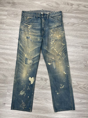 Pintura en negrita diseño de pantalones vaqueros de piernas rectas para una estética artística y de punta