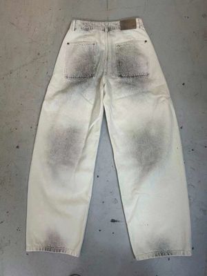 Bajo de denim de diseño de cintura alta para una silueta halagadora