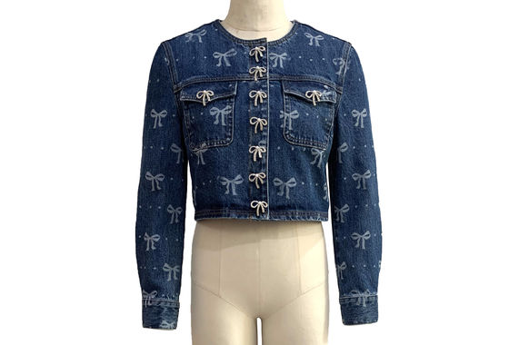 Impresión de arco todo el estilo de la chaqueta de jeans juguetona y femenino look chaqueta