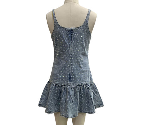 Sequillas de denim de lavado ligero con decoraciones de piedra esmeralda