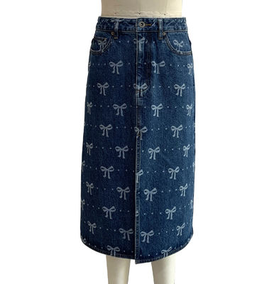 Impresión de la falda larga de denim para un diseño lúdico y femenino