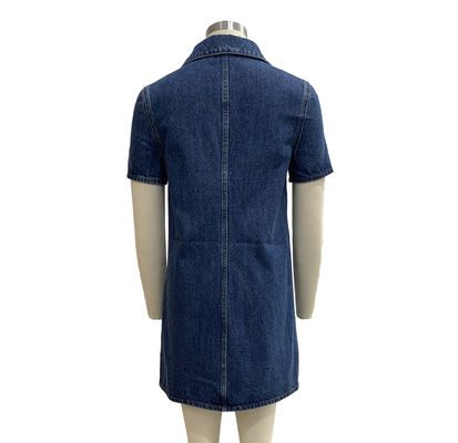 Collar de solapa a medida y vestido de denim de manga corta para un estilo pulido pero casual