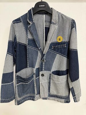 Blaser de denim con elementos de moda Jacquard para un aspecto audaz y elegante