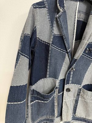 Blaser de denim con elementos de moda Jacquard para un aspecto audaz y elegante