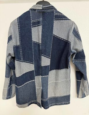 Blaser de denim con elementos de moda Jacquard para un aspecto audaz y elegante