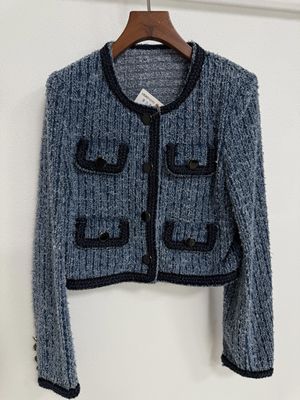 Clásico blazer de denim con forma de H para una silueta halagadora