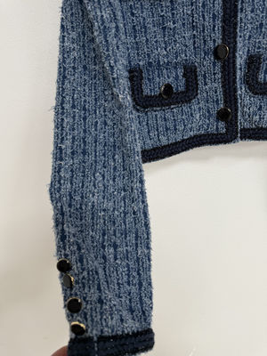 Clásico blazer de denim con forma de H para una silueta halagadora