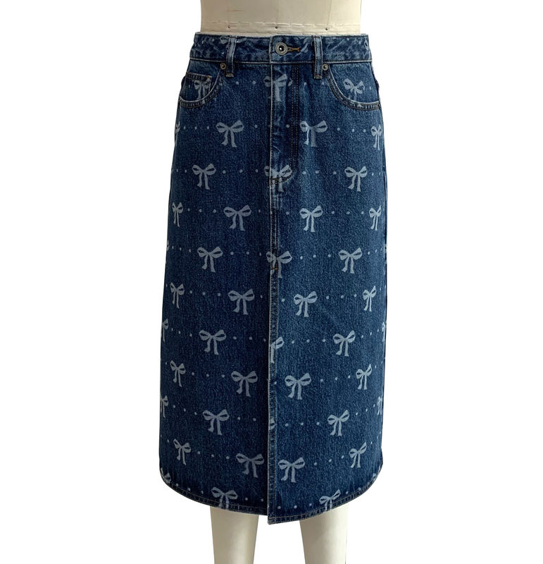 Impresión de la falda larga de denim para un diseño lúdico y femenino